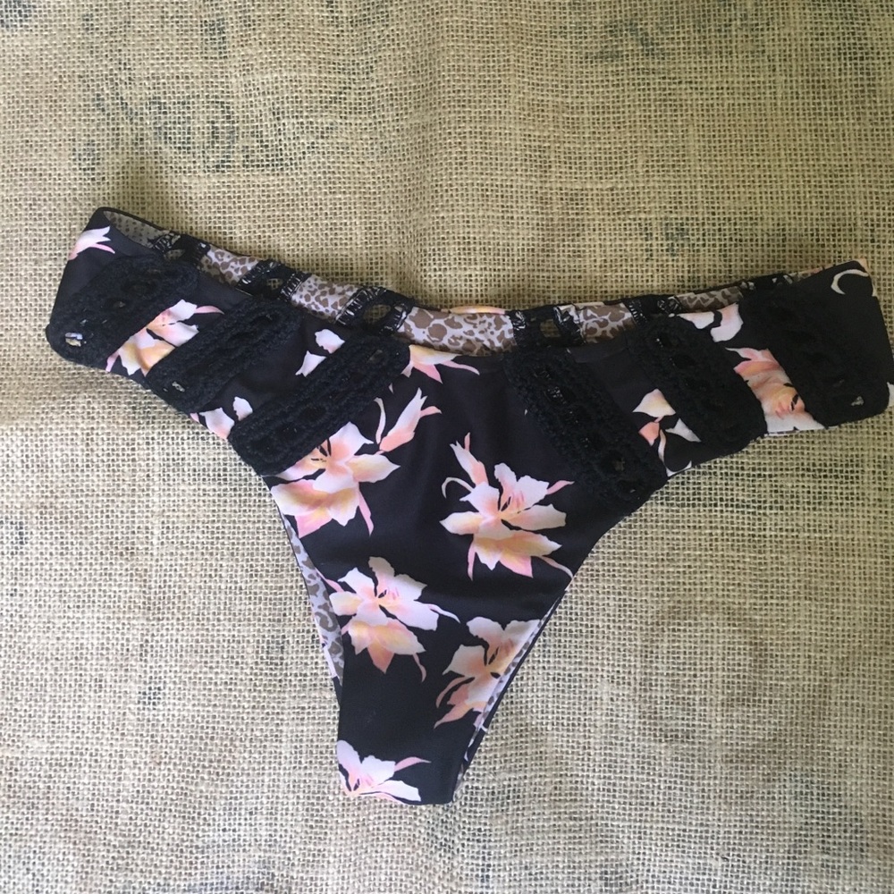 Acacia cloudbreak bottom aloha black floral