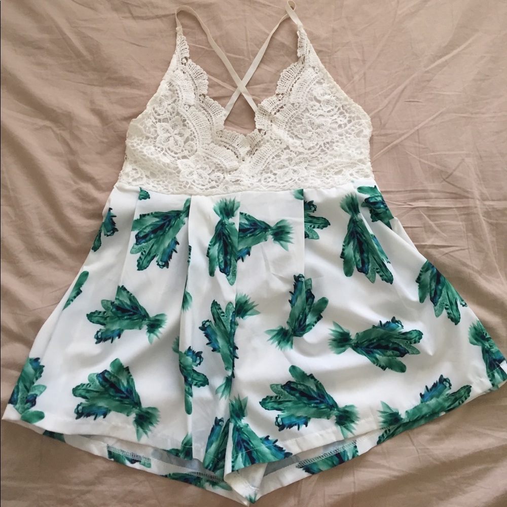 Beautiful romper - Picture 2 of 8