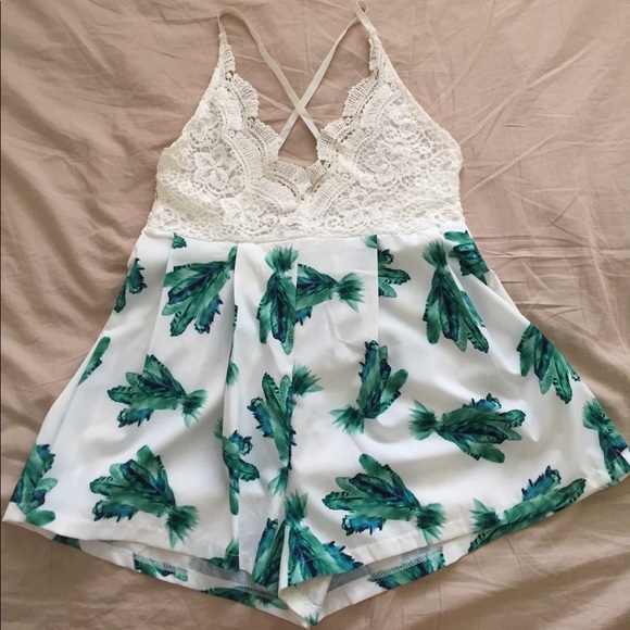 Beautiful romper - Picture 2 of 8