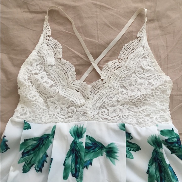 Beautiful romper - Picture 3 of 8