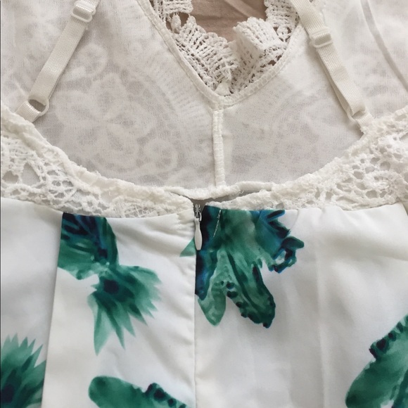 Beautiful romper - Picture 7 of 8