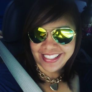 Meet your Posher, Shakira