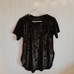 Black velvet pocket tee