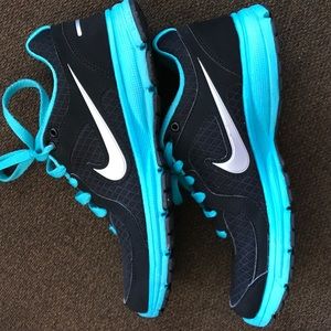 Like new Nike shoe Women's size 7