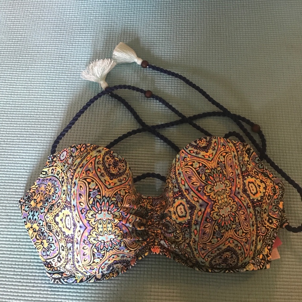 ❄️Taking all reasonable offers🎄VS swimsuit top