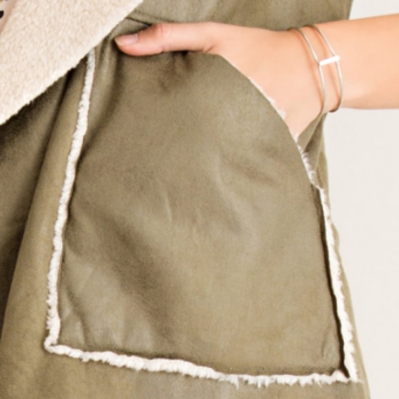 Vest with Faux Fur Lining  NWT - Picture 6 of 6