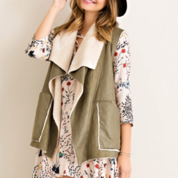 Vest with Faux Fur Lining  NWT - Picture 3 of 6