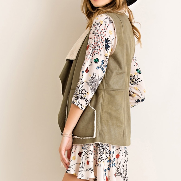 Vest with Faux Fur Lining  NWT - Picture 4 of 6