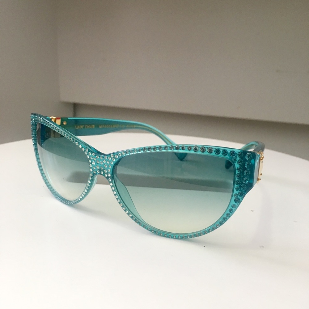 Louis Vuitton Sunglasses - Picture 2 of 7