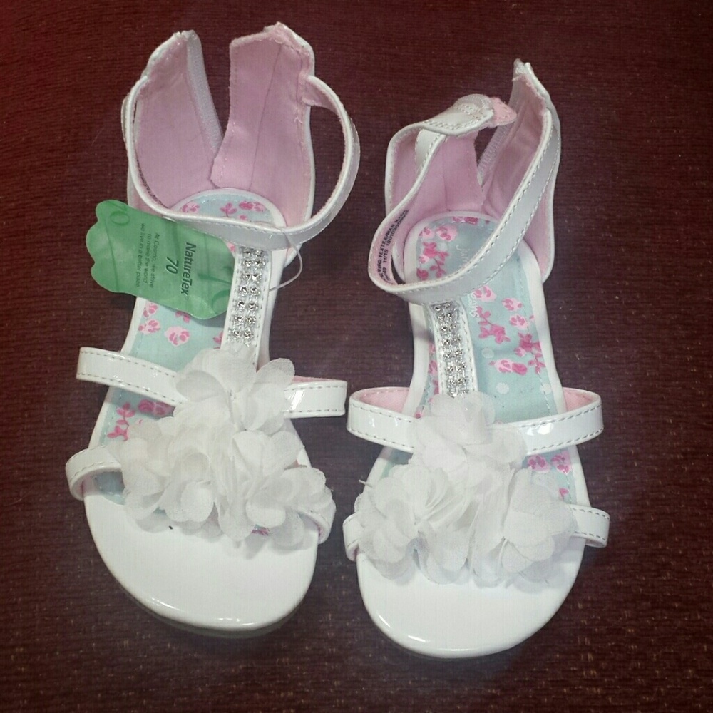 Brand new sandles