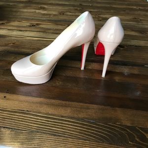 christian louboutin- Color NUDE- Size 40
