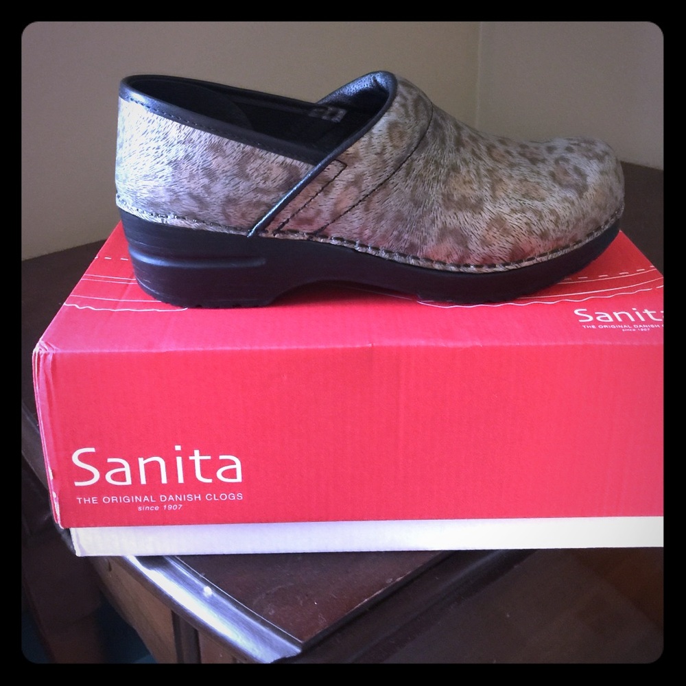 Sanita clogs