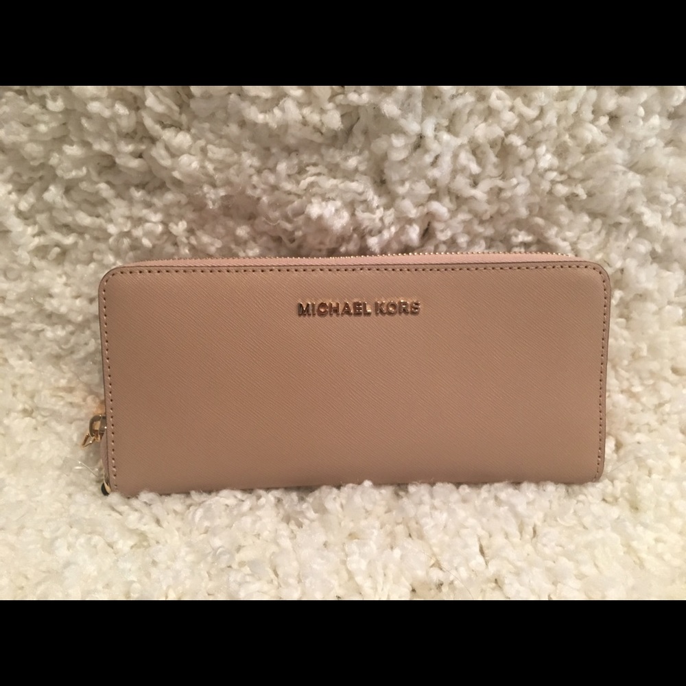 NWT Michael Kors Jet Set Travel Wallet