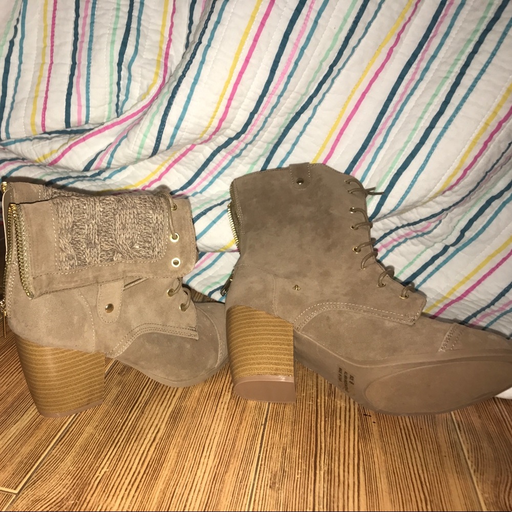 Heeled boots (wedges) that convert to two styles