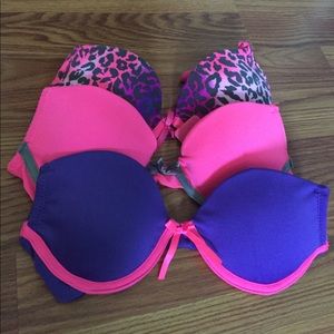 3 32B Bras