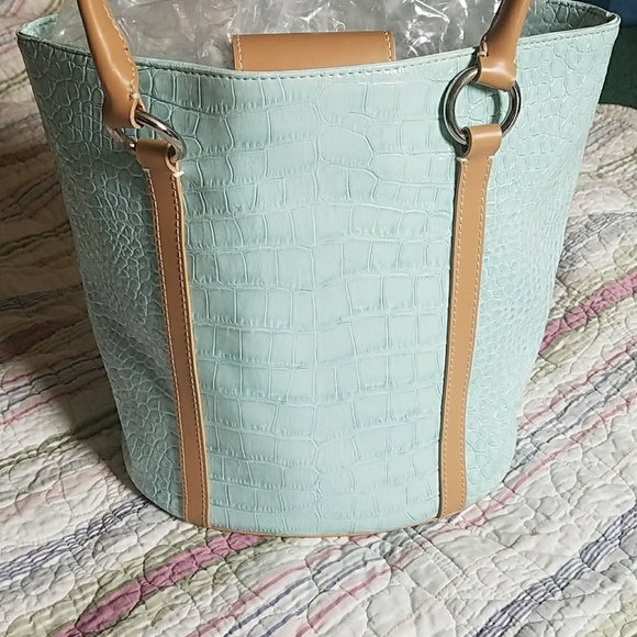 BCBG bucket bag - Picture 2 of 6