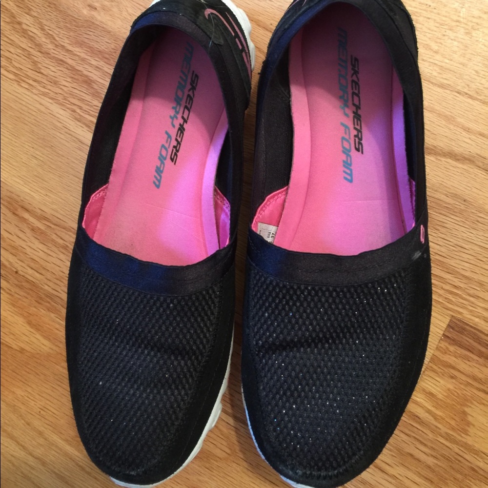 Sketchers memory foam shoes