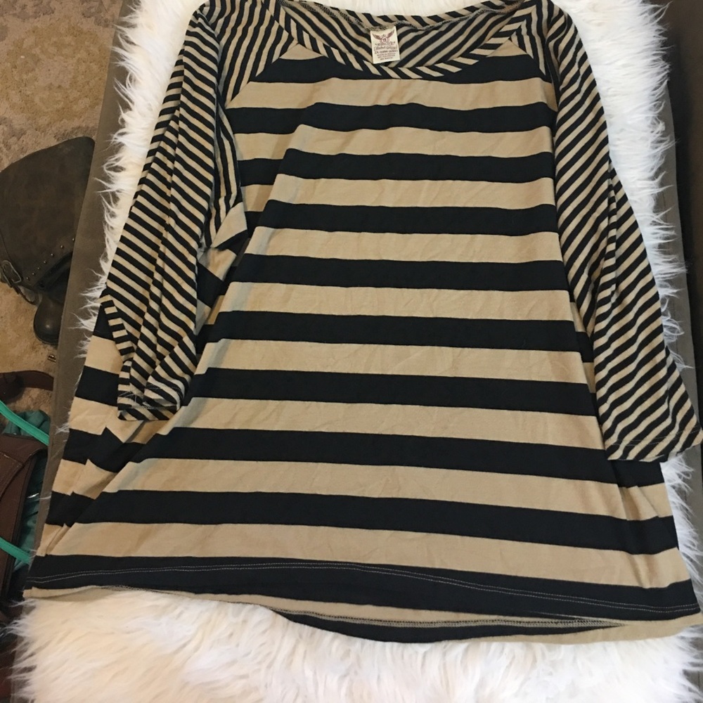 3/4 sleeve tan and black