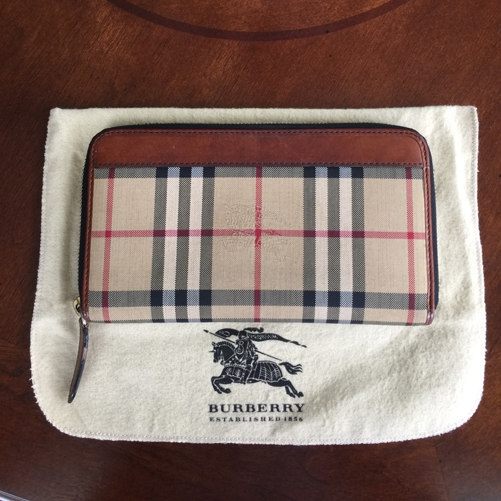 Auth Burberry Horseferry Check Ziparound Wallet