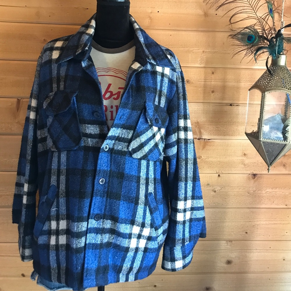 1970s oversized boyfriend jacket. Blue plaid.
