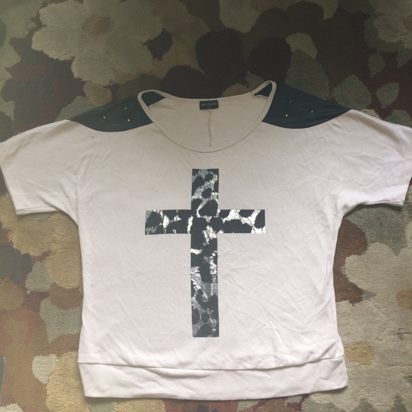 💁🏾Cheetah print studded cross sweater💁🏾 - Picture 1 of 3