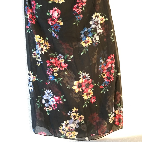 Off Shoulder V-Neck Dress - Picture 6 of 7