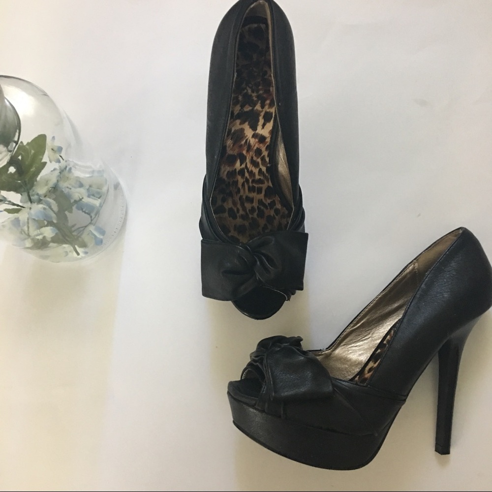 Black heels with bows 🖤
