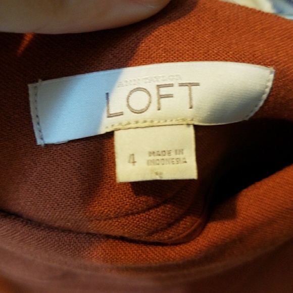 Rust colored, high waisted skirt w/zipper pockets - Picture 3 of 3