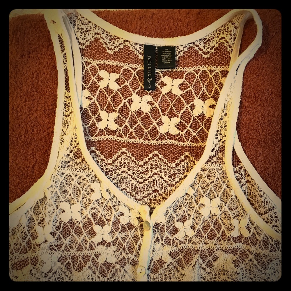 Gorgeous lace tank top. ❤️ Bundle 3 for $25 ❤️