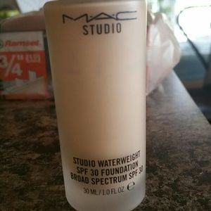 MAC liquid foundation