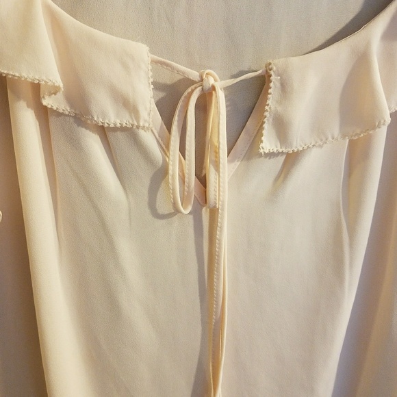 Cream Flowy Blouse - Picture 2 of 5