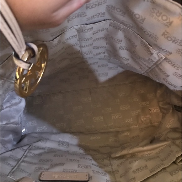 Michael Kors Jet Set Purse - Picture 2 of 2