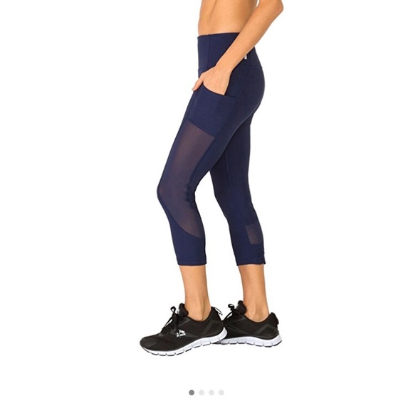 Pants - 🔴Black mesh inset work out capris. New no tog S