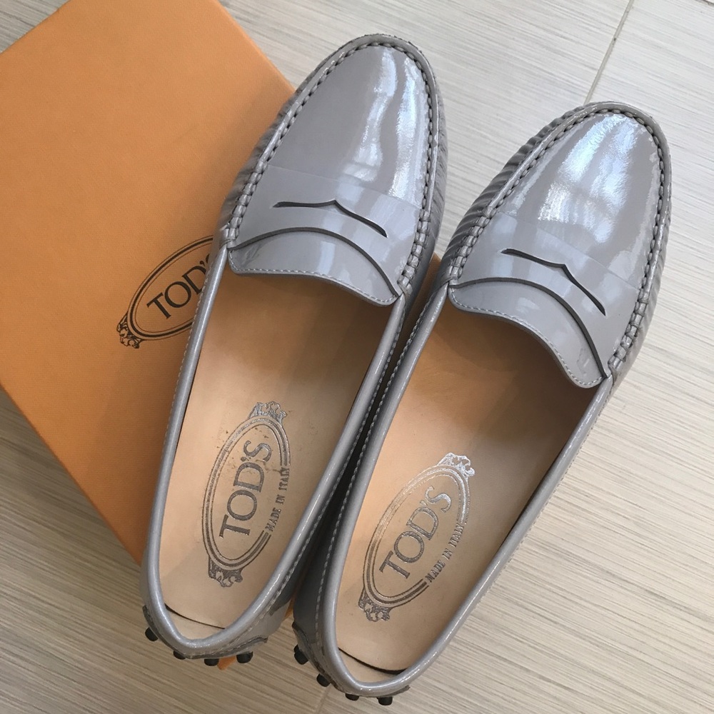 New! Gray patent leather loafers tod's