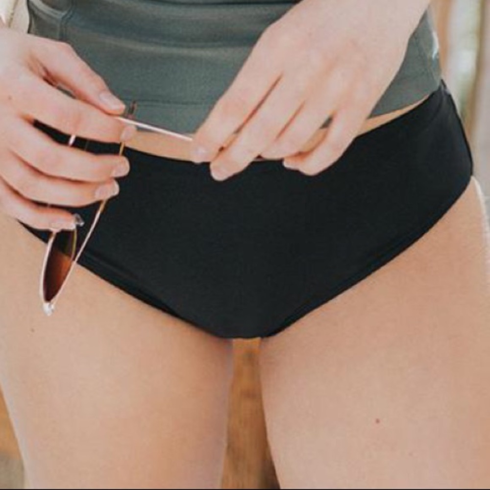 Albion Fit Black Hipster Bottoms