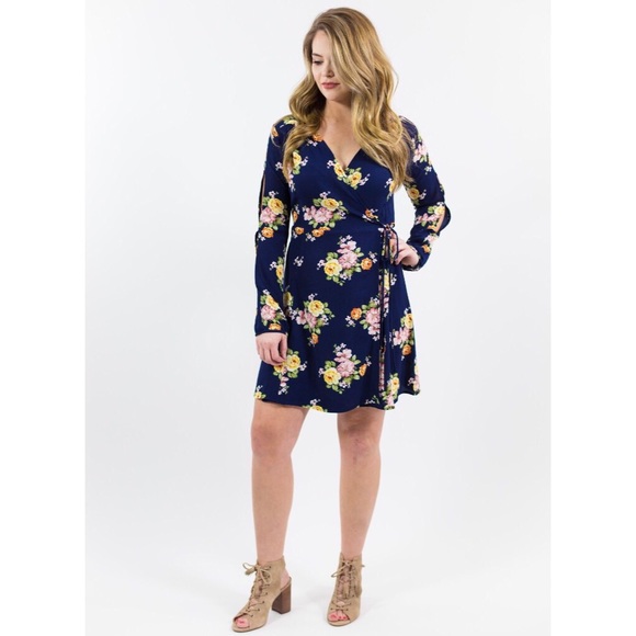 Dresses & Skirts - 🆕 Blooming into Business Wrap Dress