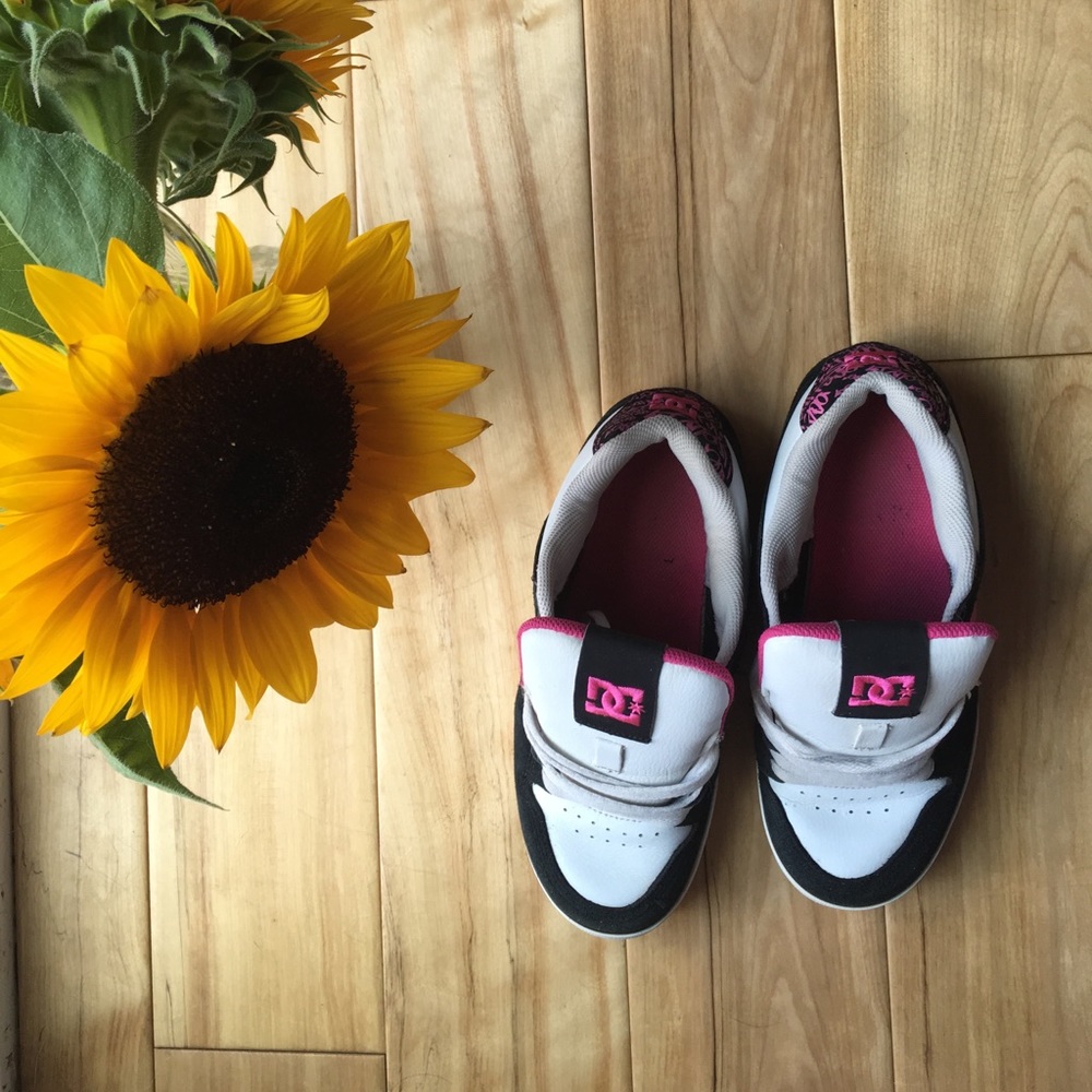 ⭐️ DC Shoe Co USA Pink Classic Sneakers ⭐️