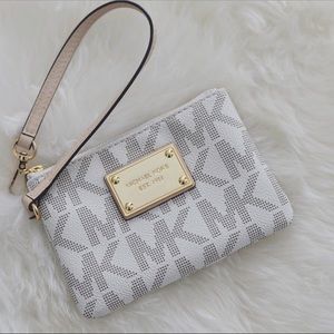 Michael Kors Accessories - Michael Kors Signature Jet Set Wristlet Michael Kors Accessories - Michael Kors Signature Jet Set Wristlet