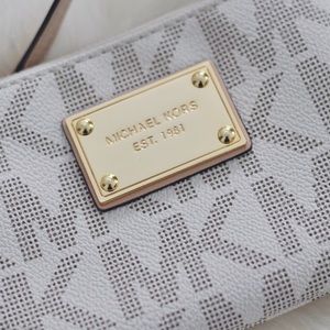 Michael Kors Accessories - Michael Kors Signature Jet Set Wristlet Michael Kors Accessories - Michael Kors Signature Jet Set Wristlet