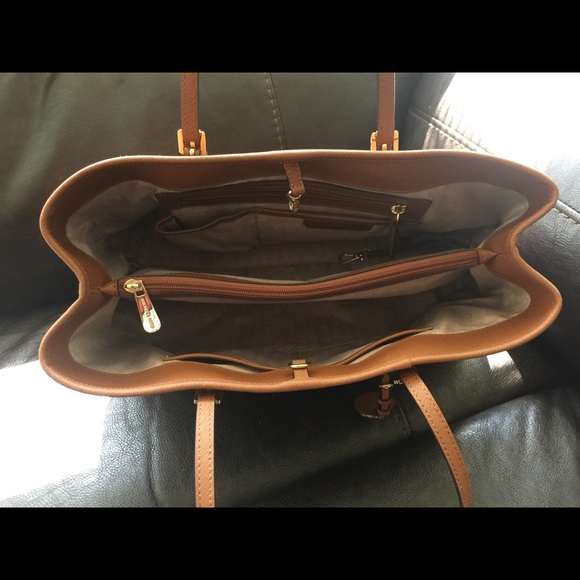 Sold Locally - Picture 2 of 4