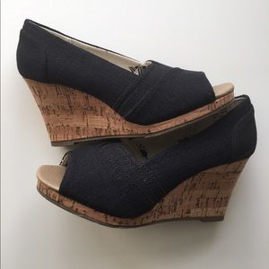 Aloha Island Black Wedges 🌴