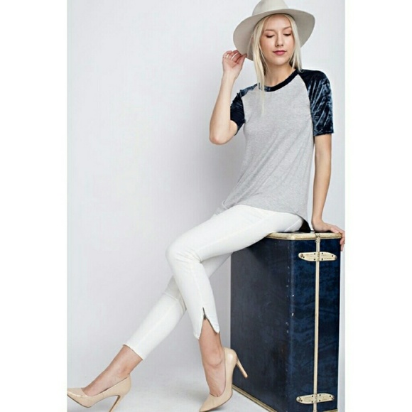 ▪️last 1▪️velvet detail tee▪️ - Picture 2 of 3