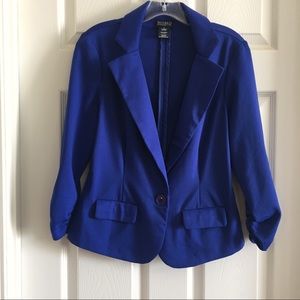 NWOT. Soho Apparel Ltd. short blazer- M