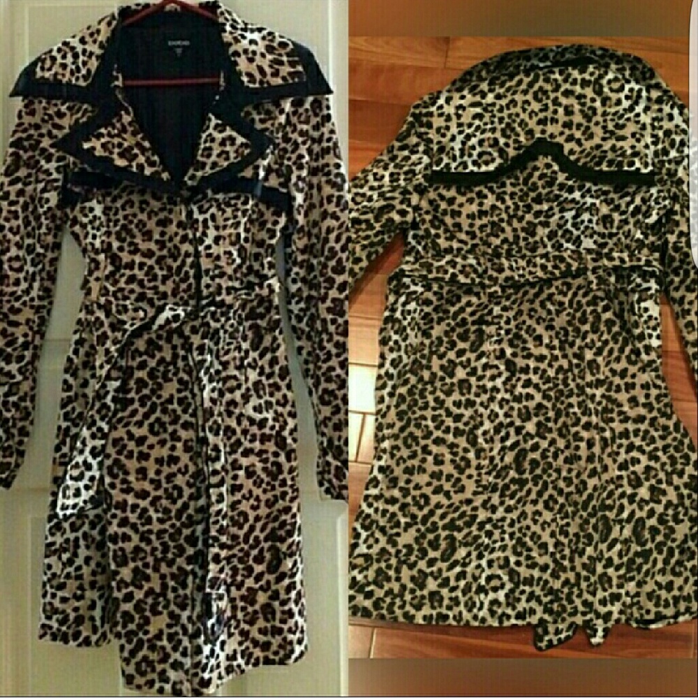 SOLD........Bebe trench coat! Small