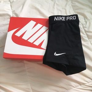 XS nike pros❤️❤️