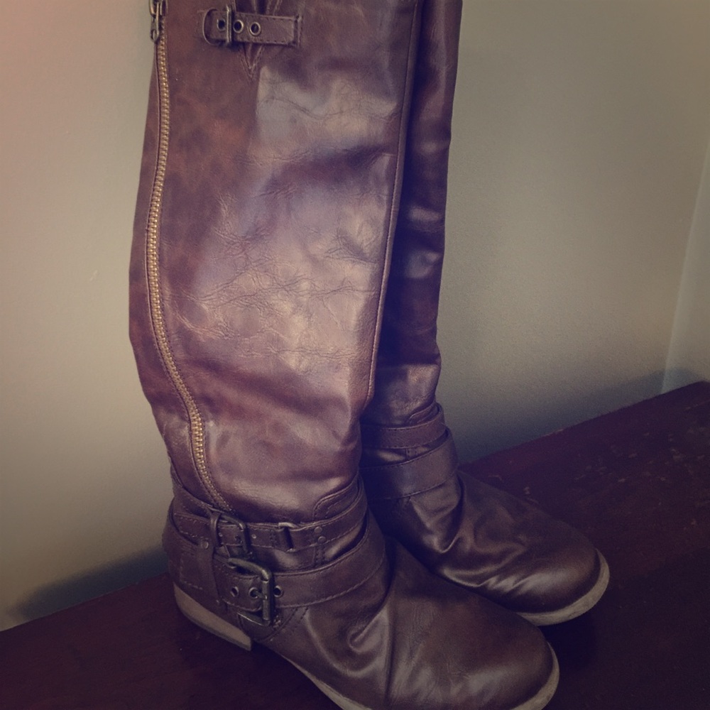 Carlos Santana boots