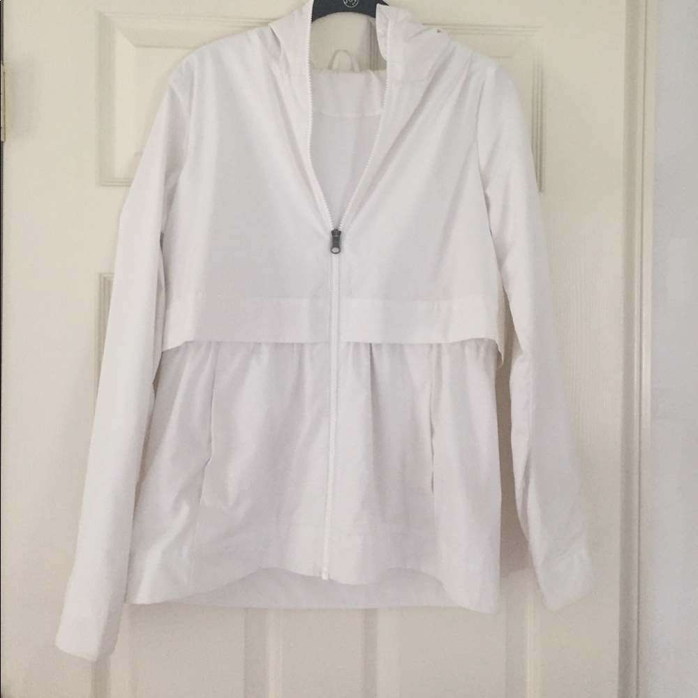 Lululemon lightweight running rain jacket 🍋🍋