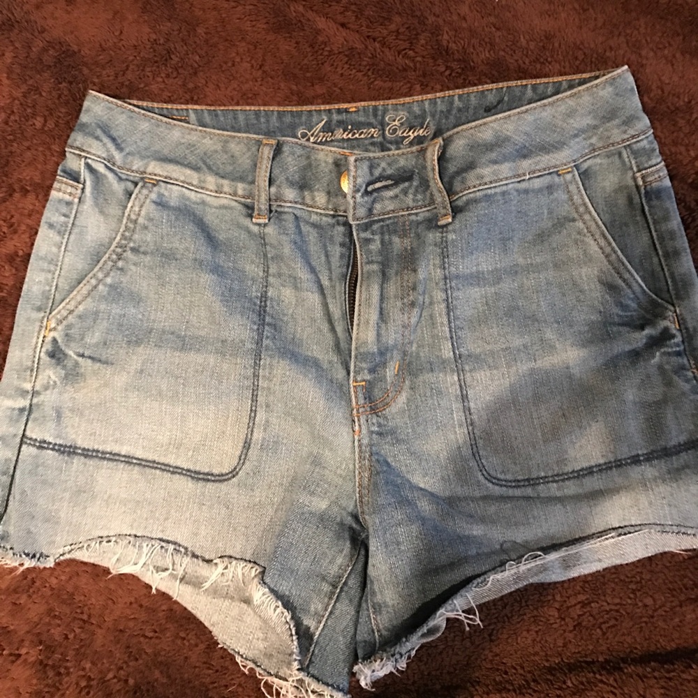 Size 8. AE jean shorts.