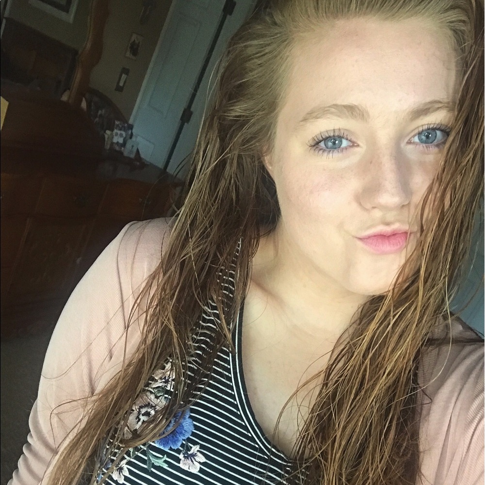 Meet your Posher, Holly