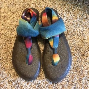 SANUK sandals sz 8